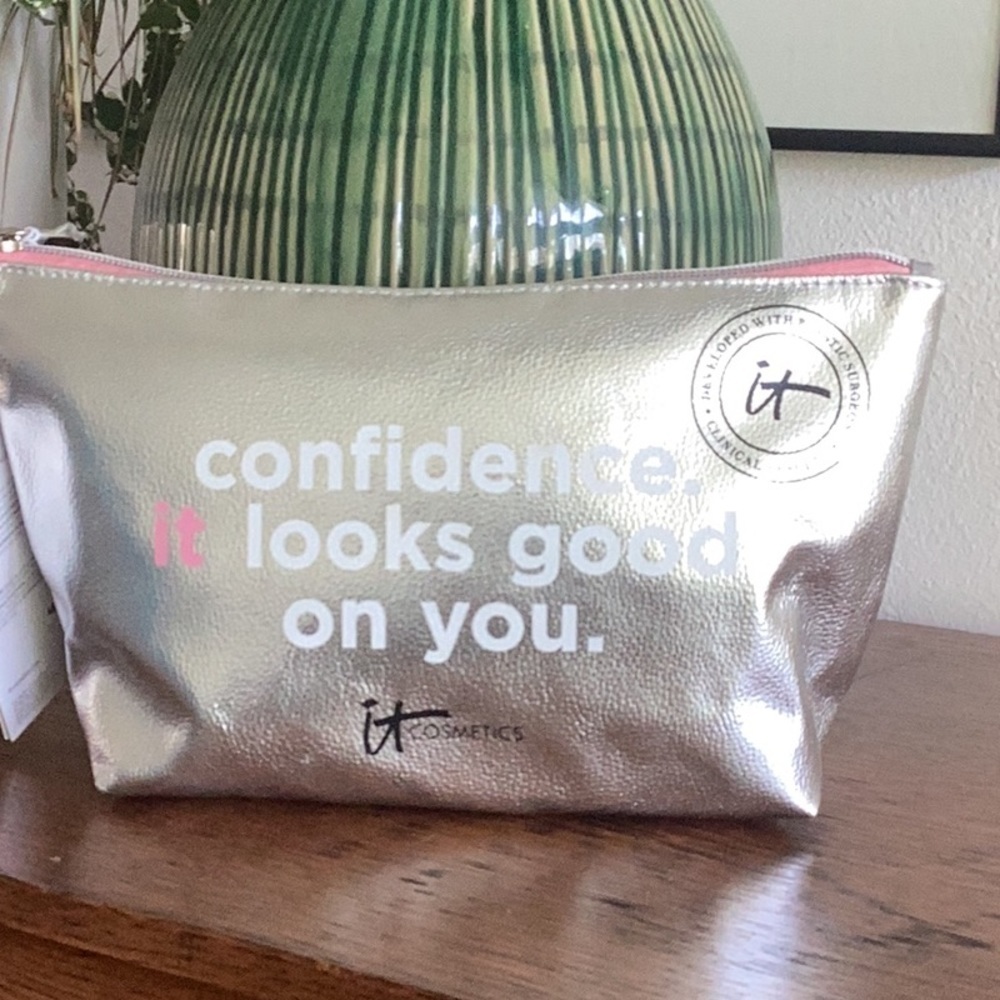 it Cosmetics GWP Makeup Bag